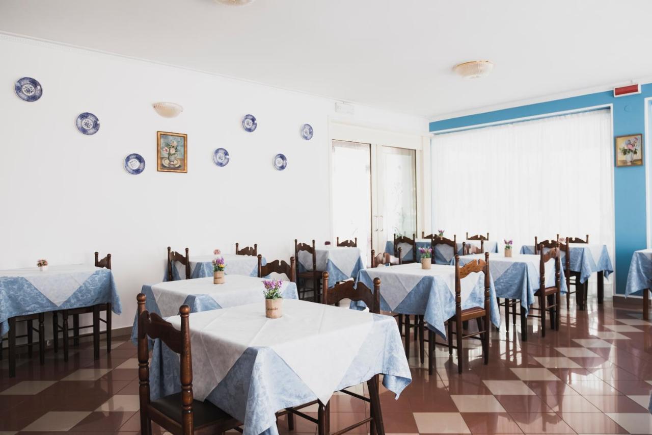 Hotel Cheri Ρίμινι Εξωτερικό φωτογραφία