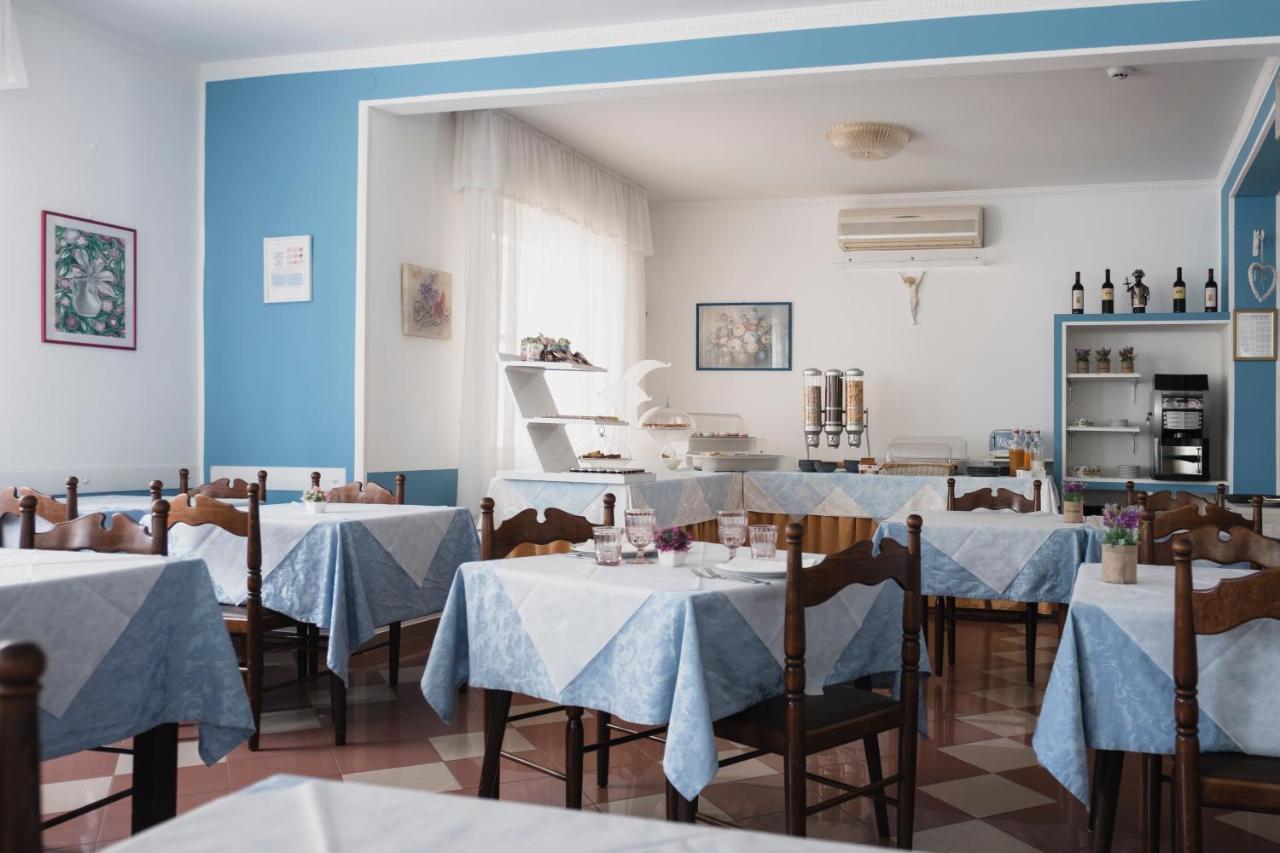 Hotel Cheri Ρίμινι Εξωτερικό φωτογραφία