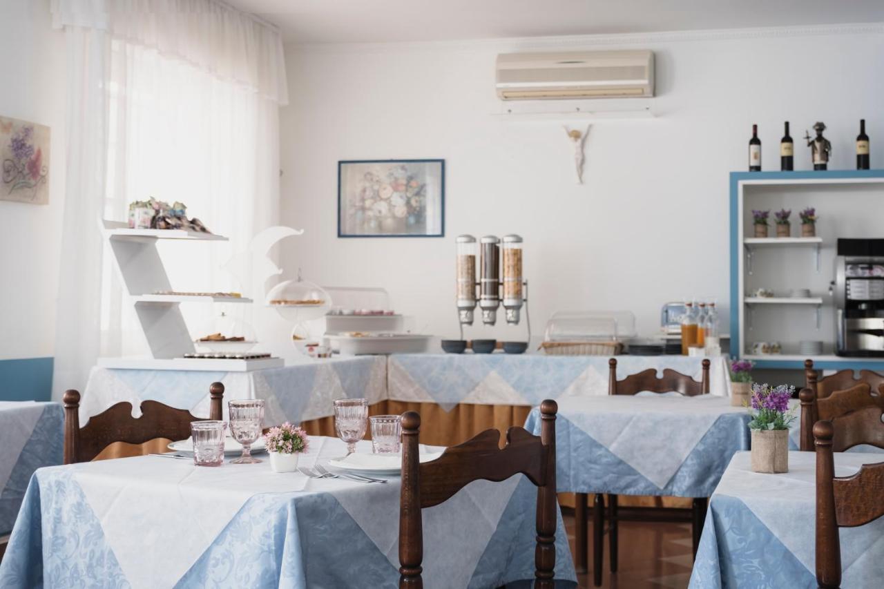 Hotel Cheri Ρίμινι Εξωτερικό φωτογραφία