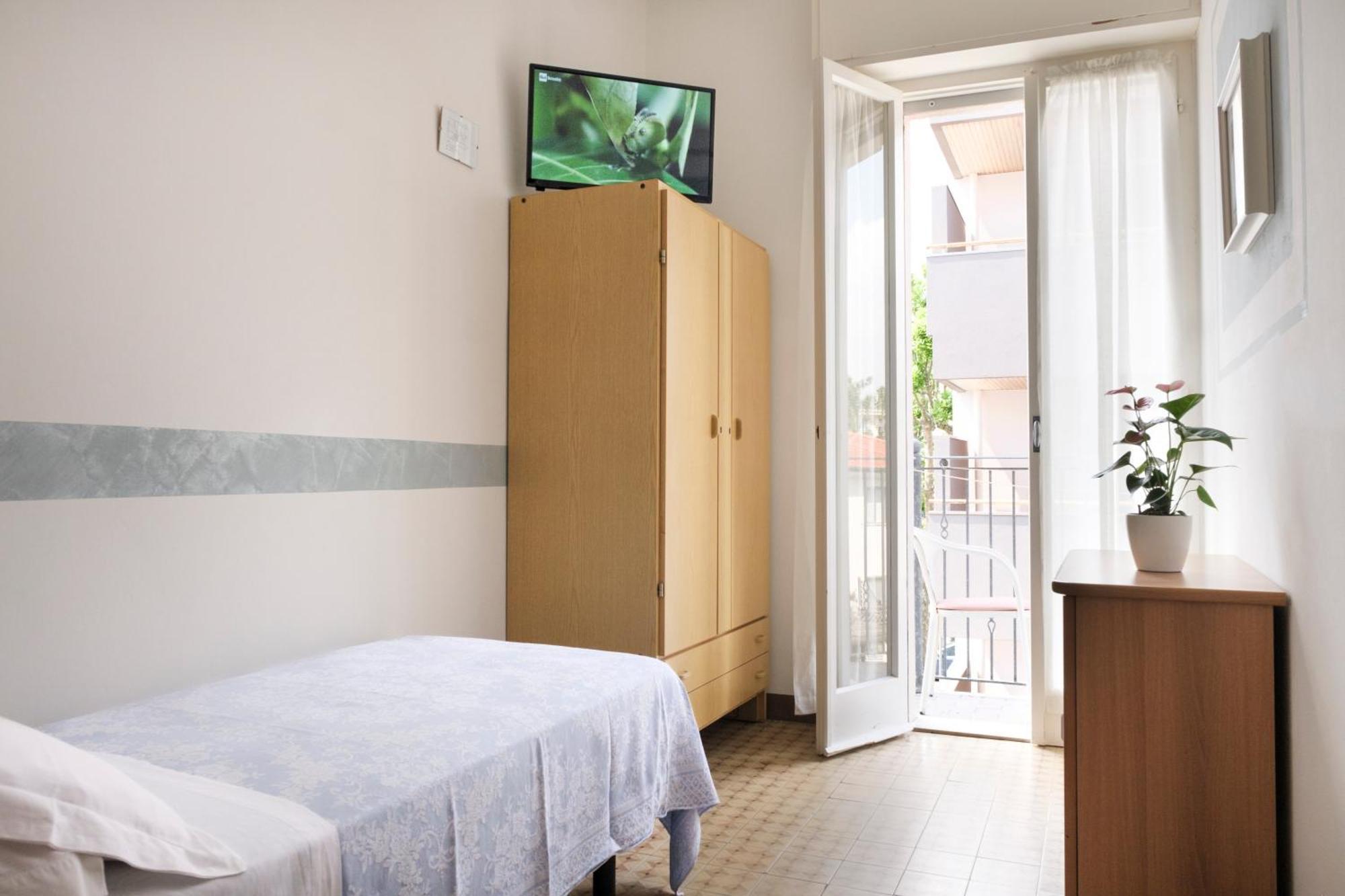 Hotel Cheri Ρίμινι Εξωτερικό φωτογραφία