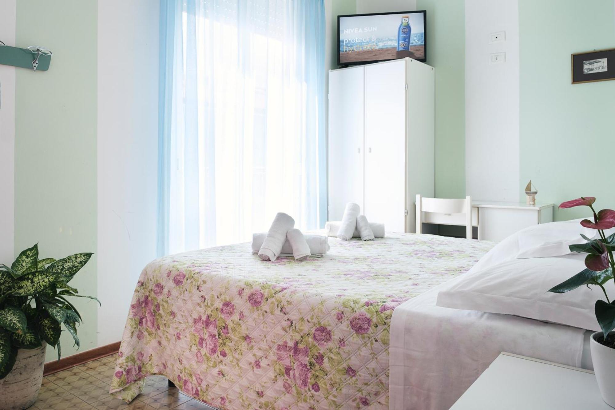 Hotel Cheri Ρίμινι Εξωτερικό φωτογραφία