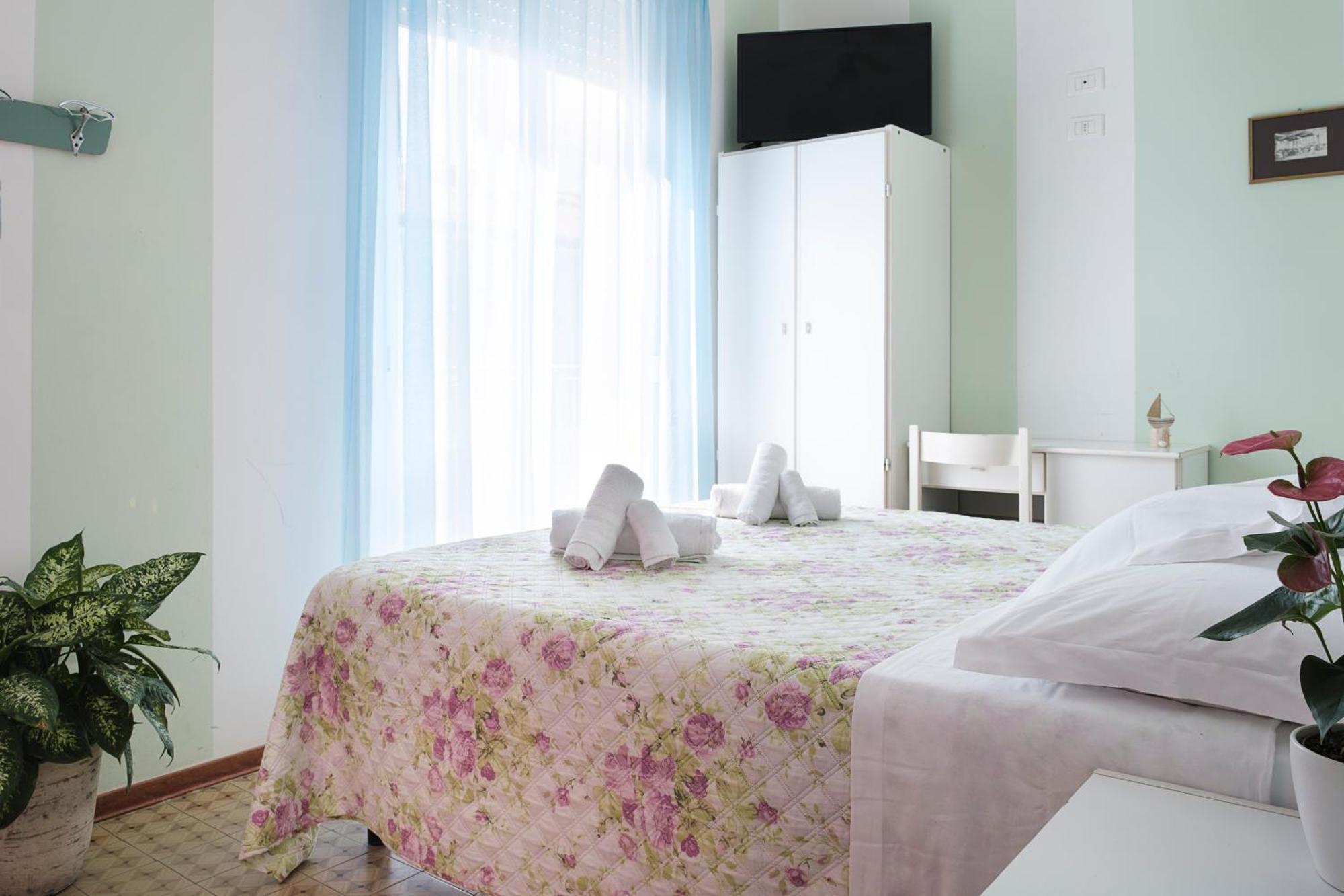 Hotel Cheri Ρίμινι Εξωτερικό φωτογραφία