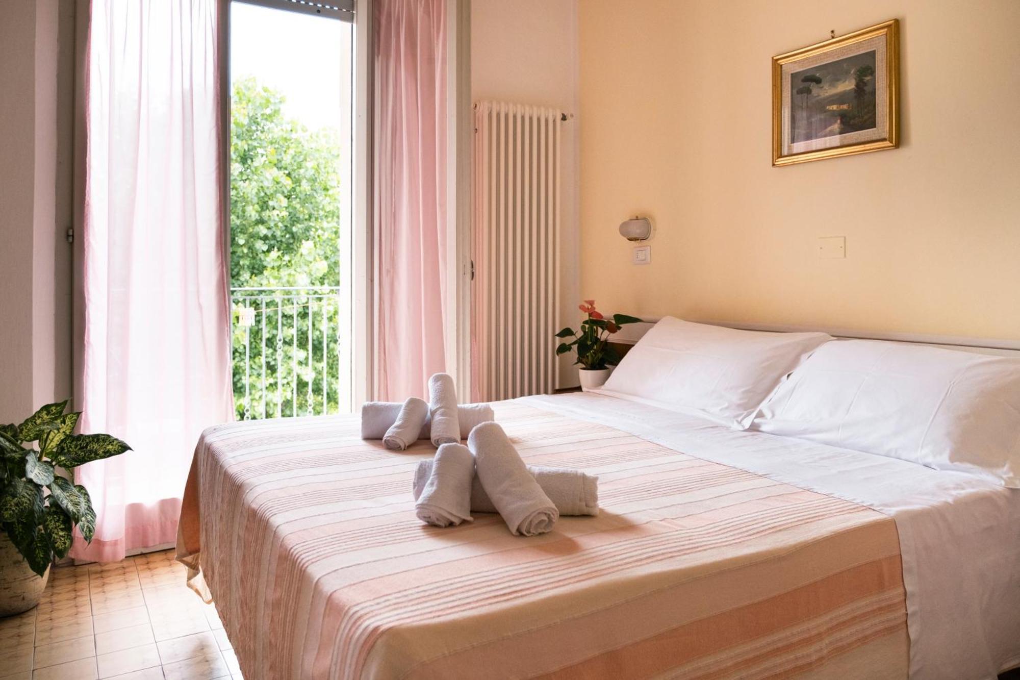 Hotel Cheri Ρίμινι Εξωτερικό φωτογραφία