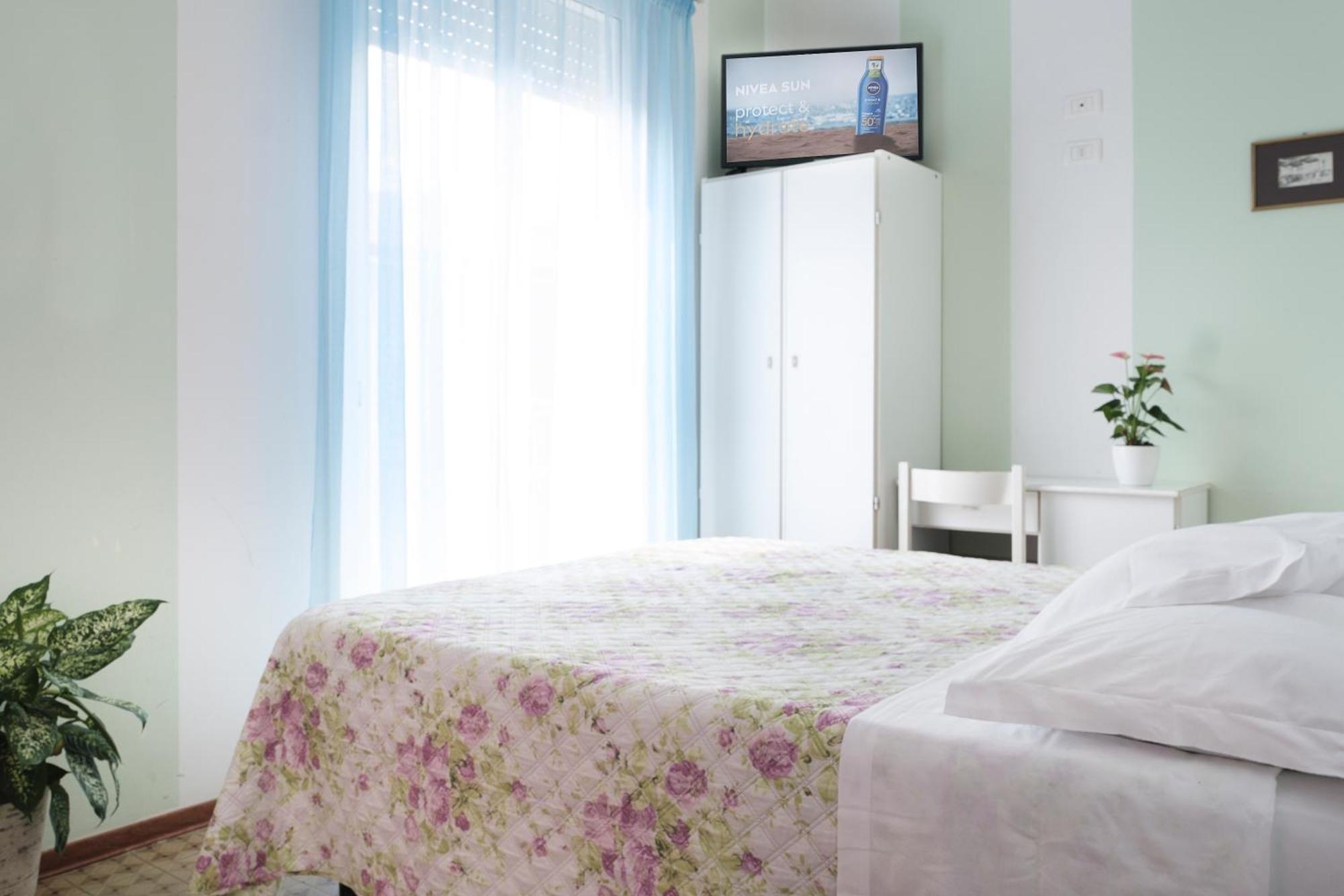 Hotel Cheri Ρίμινι Εξωτερικό φωτογραφία