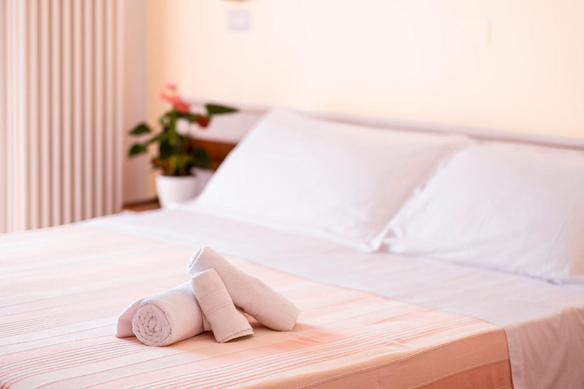 Hotel Cheri Ρίμινι Εξωτερικό φωτογραφία