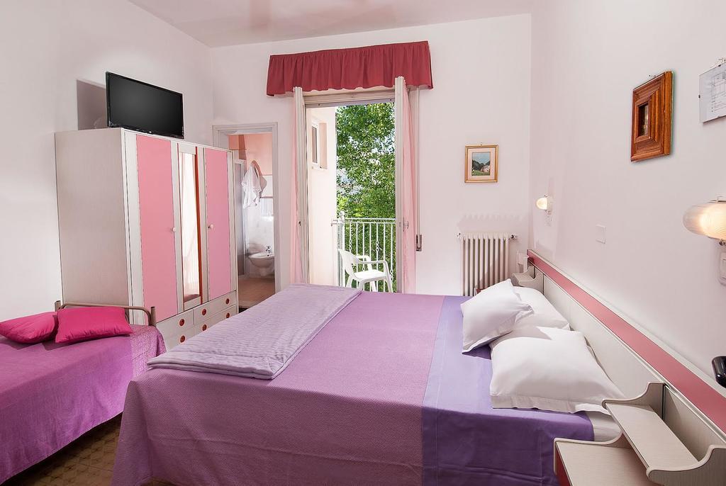 Hotel Cheri Ρίμινι Εξωτερικό φωτογραφία