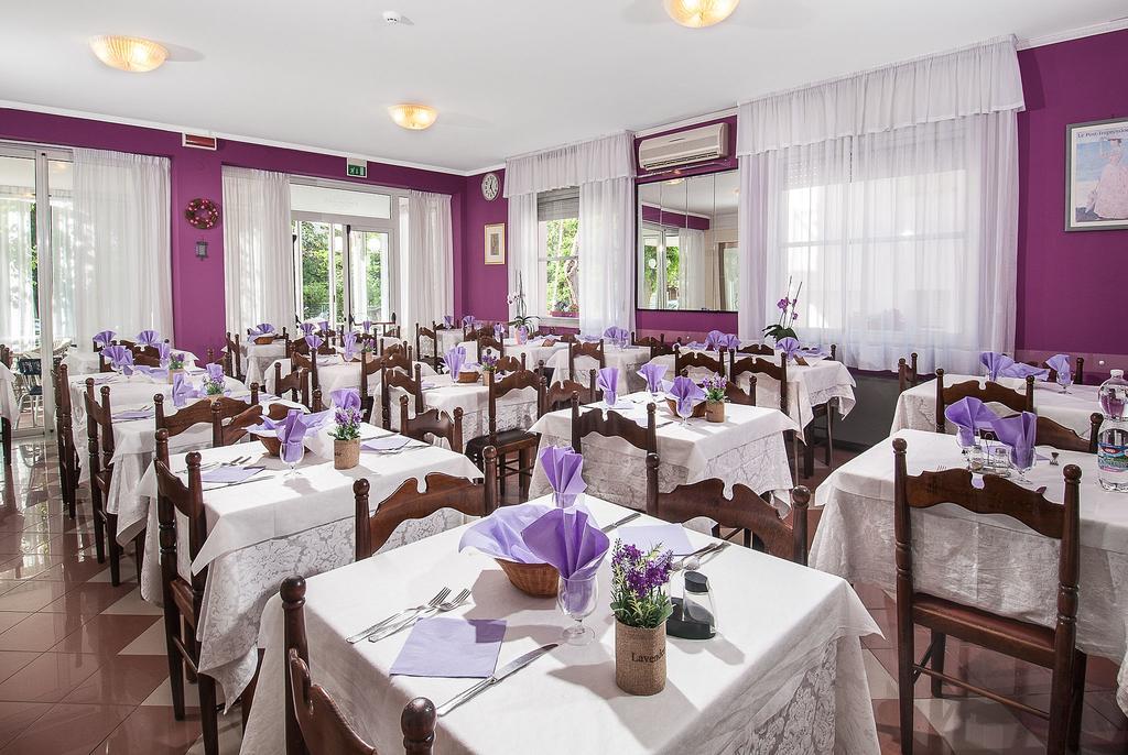 Hotel Cheri Ρίμινι Εξωτερικό φωτογραφία