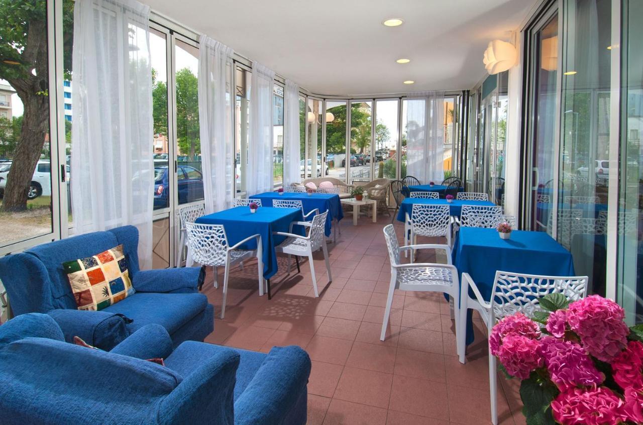 Hotel Cheri Ρίμινι Εξωτερικό φωτογραφία