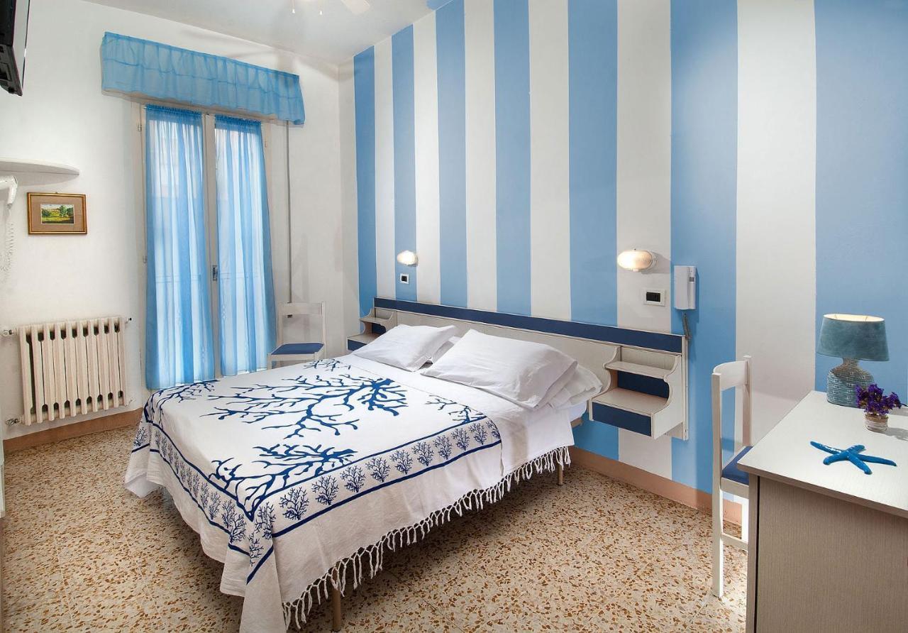 Hotel Cheri Ρίμινι Εξωτερικό φωτογραφία